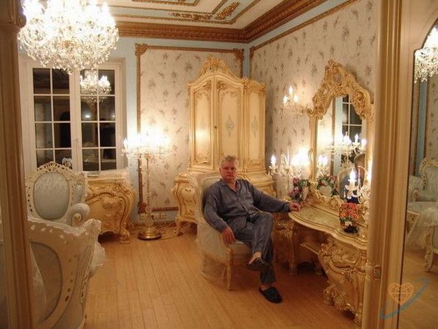 Russian king on meeting site (41 pics)