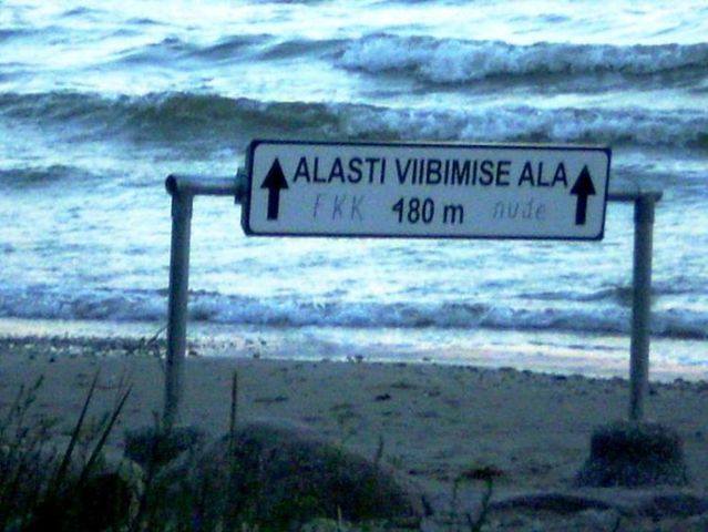 Various signs seen around the world (49 pics)