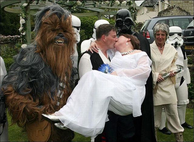 Another unusual marriage (7 pics)