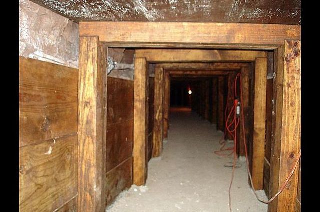 Inside Mexico's drug tunnels (8 pics)