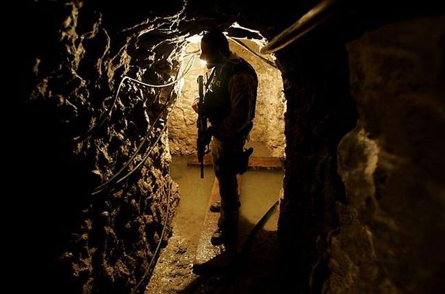 Inside Mexico's drug tunnels (8 pics)