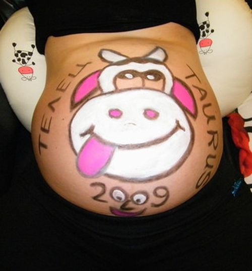 Funny drawings on pregnant women’s bellies (22 pics)