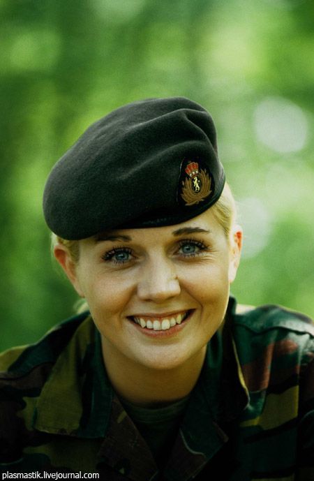 Women in the armies of the world (70 pics)