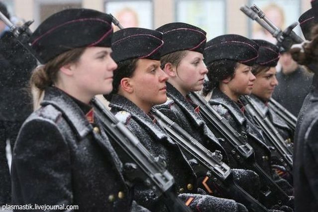 Women in the armies of the world (70 pics)