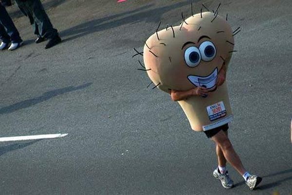 The most hilarious costume race ever (20 pics)