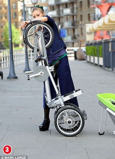 A stroller with a secret (7 pics) 