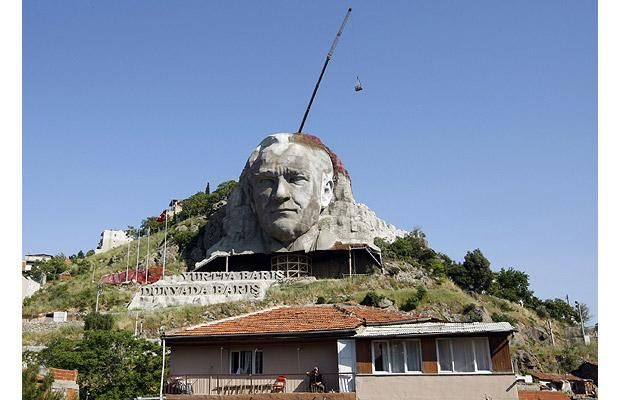 Giant sculptures and monuments carved directly into the rock (12 pics)