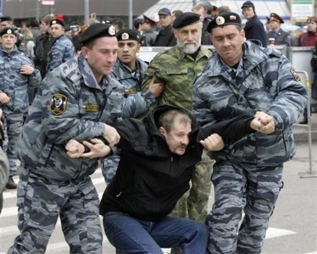 Gay pride in Russia didn’t go well (18 pics)