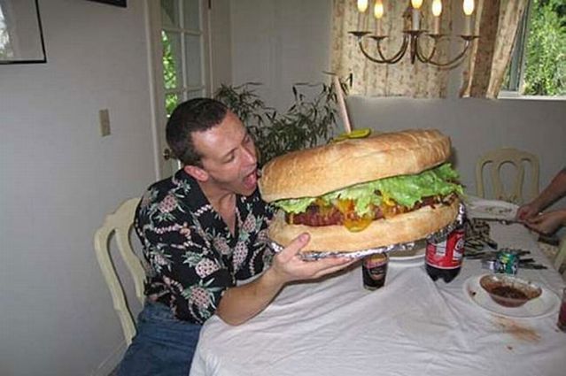 How to prepare a huge burger (16 pics)