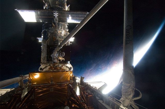 The last mission to Hubble (36 pics)