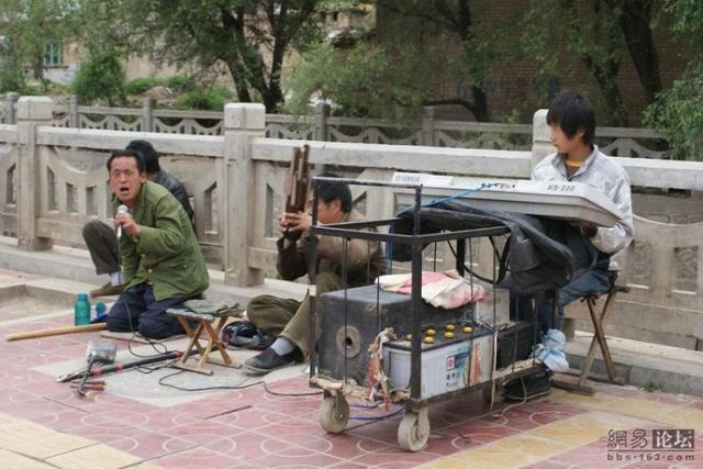 Small Chinese mobile ensemble (17 photos)