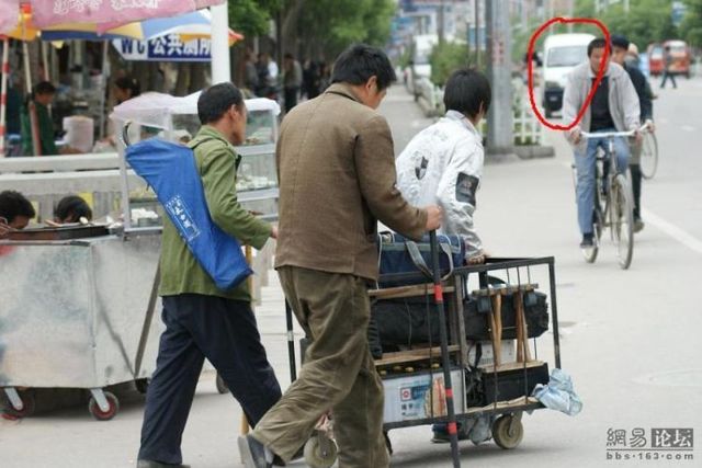 Small Chinese mobile ensemble (17 photos)