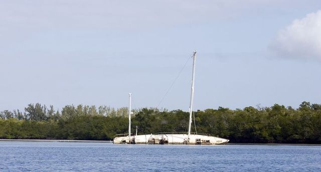 Sunken yachts (34 pics)