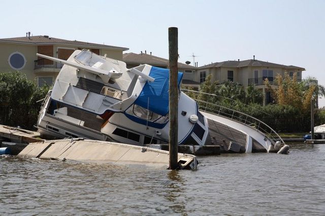 Sunken yachts (34 pics)