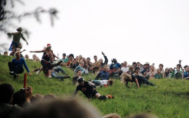 Cheese Rolling 2009 (17 pics)