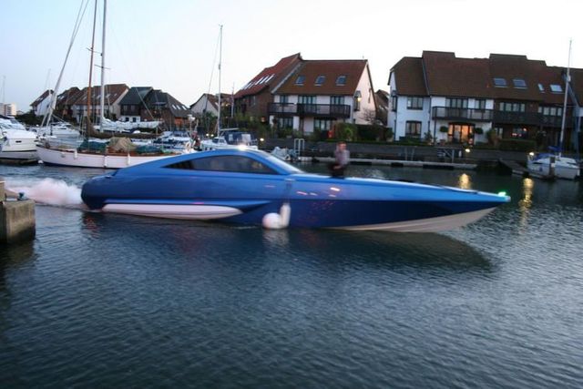 Luxury powerboat – Water supercar (18 pics + 1 video)