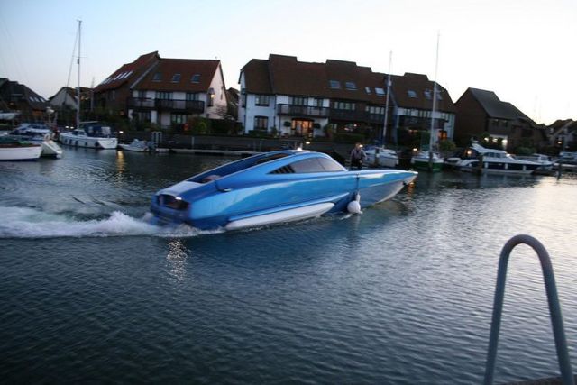 Luxury powerboat – Water supercar (18 pics + 1 video)