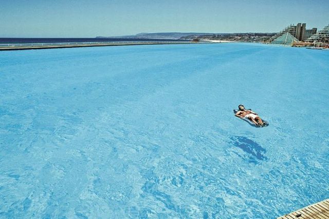 The world’s biggest pool (25 pics)