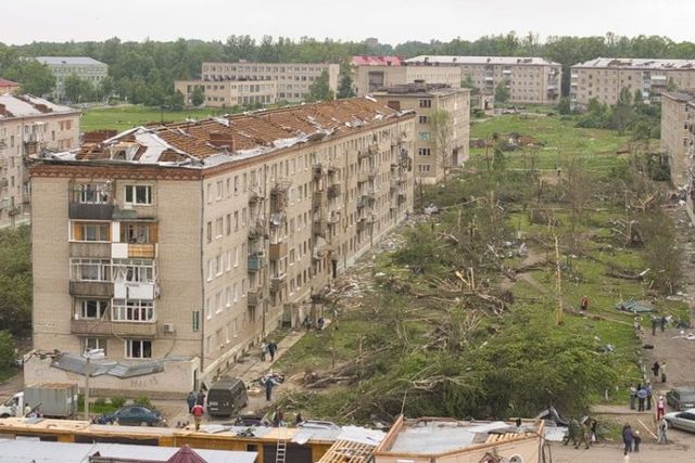 The consequences of a tornado in Krasnozavodsk  (21 photos + 2 videos)