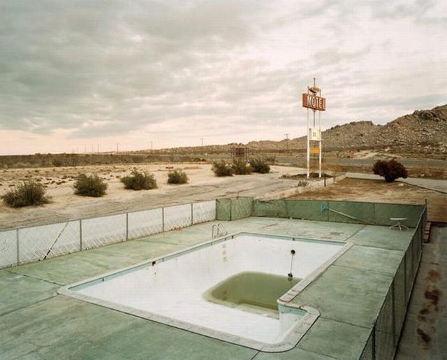 Abandoned motels in USA (17 pics)