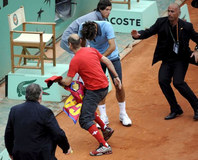 Federer attacked in the finals of Roland Garros (16 pics + 1 video)