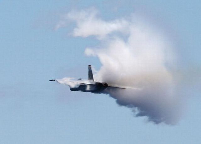 Fighter jets breaking the Sound Barrier (16 pics)