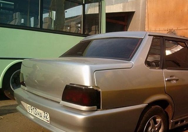 Unexpected. Guess where you need to put a gas in this Lada! (7 pics)