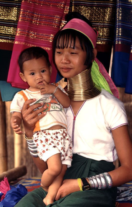 Padaung. Long-neck women (35 pics)