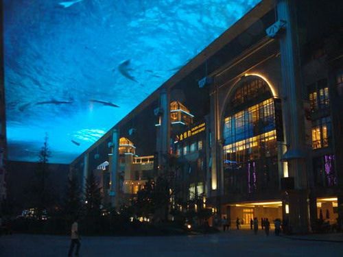 Some huge and beautiful aquariums from different corners of the world (44 pics)