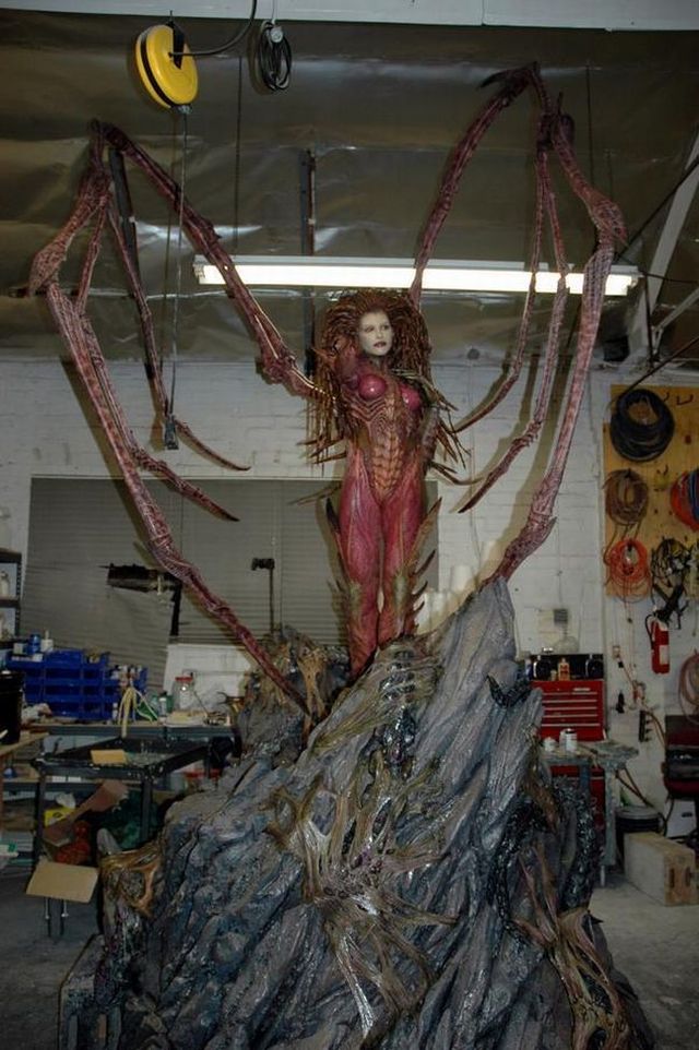 The sculpture of the Queen of Blades (24 pics)