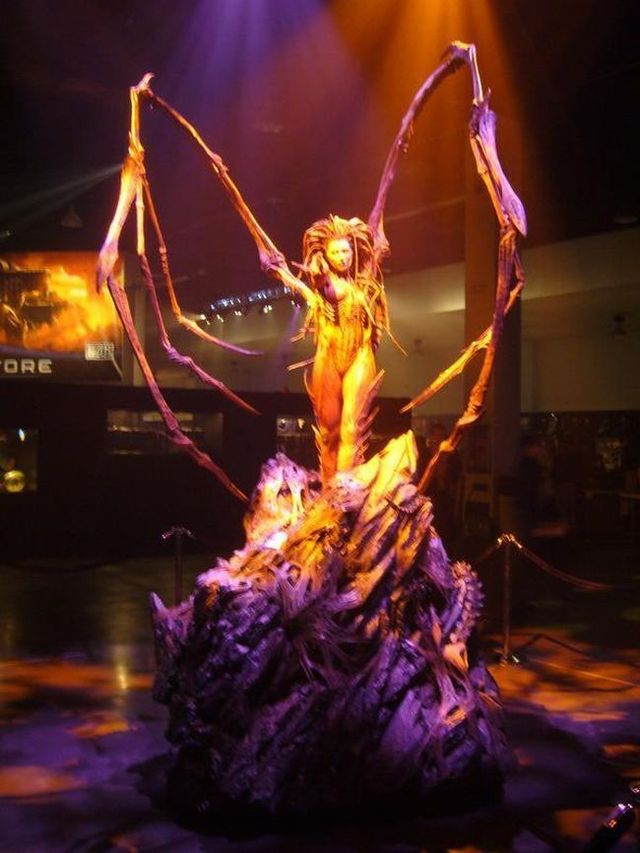 The sculpture of the Queen of Blades (24 pics)
