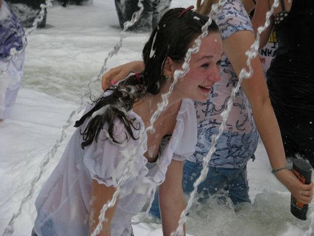 Foam Party Or How The Russian Youth Have A Good Time 39 Photos