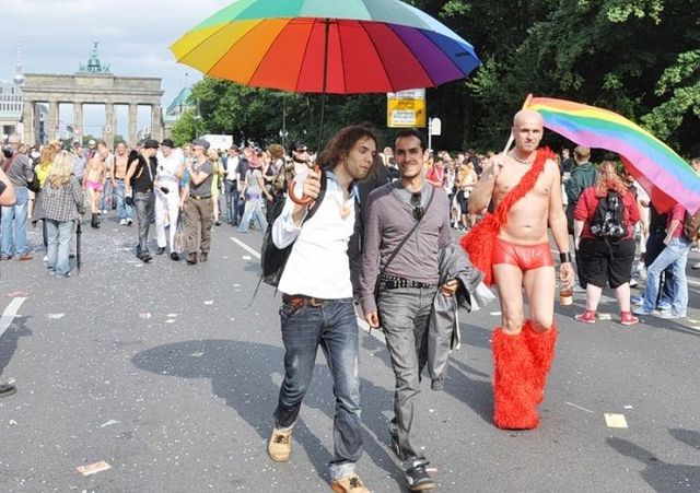 Christopher Street Day 2009 in Berlin – Berlin Gay Pride of 2009 (21 pics)