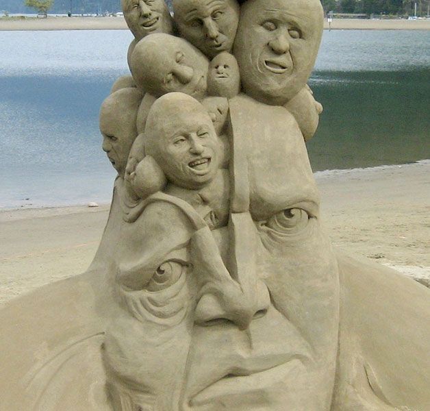 Awsome sand sculptures with very expressive faces (10 pics)