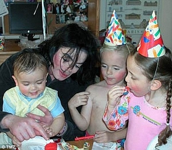 Michael Jackson and Deborah Rowe are not the biological parents of their children! (14 pics)