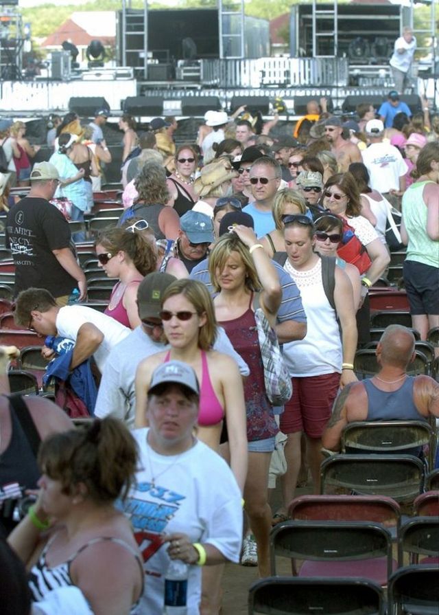 Concert didn’t happen as planned (12 photos)