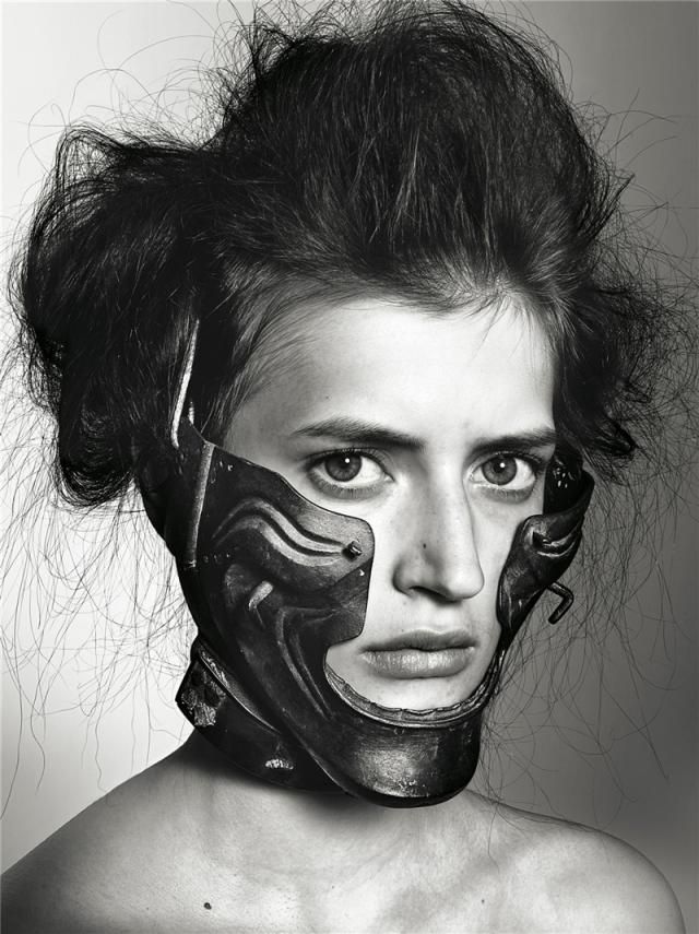 Stunning and weird photos of masked women by Richard Burbridge (8 pics)