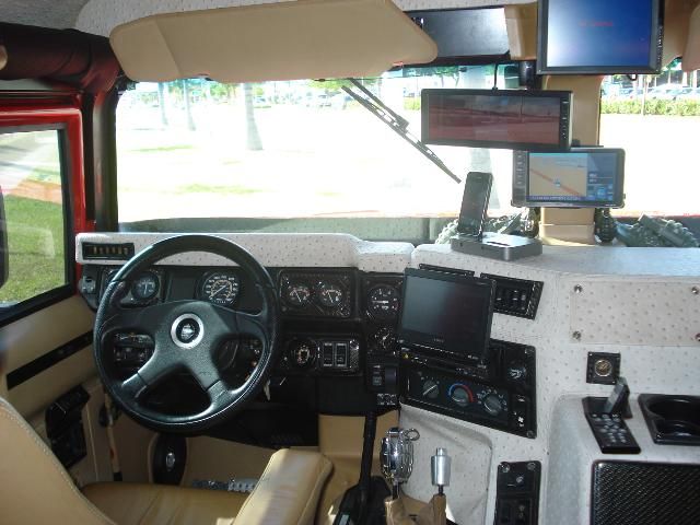 Customized 1999 Hummer H1 (19 pics)