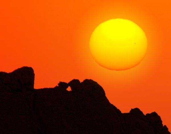 Astonishing photo set of the Sun and the Moon (82 pics)