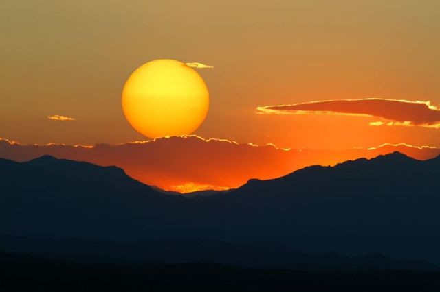 Astonishing photo set of the Sun and the Moon (82 pics)