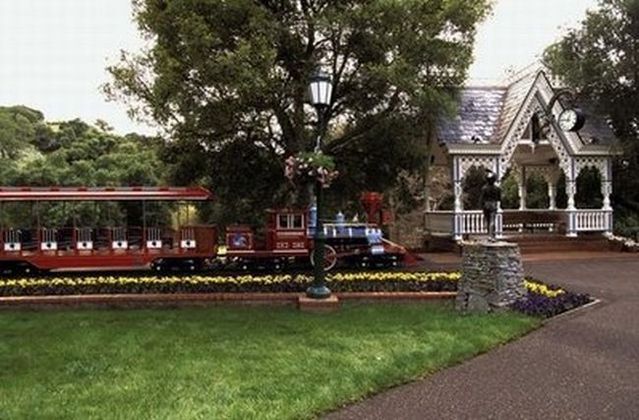 Neverland Ranch - the former home of Michael Jackson (61 pics)