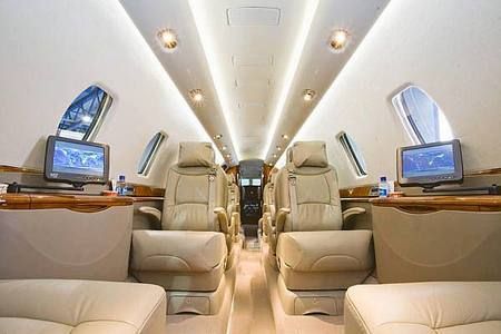 The interior of a private jet Cessna (8 pics)