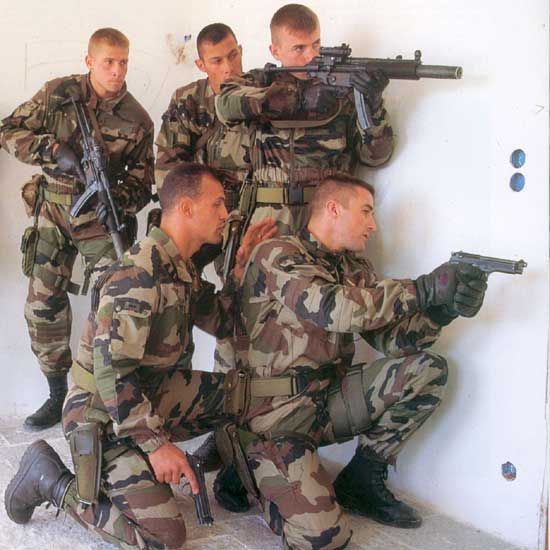 1st Company of the 2nd Foreign Parachute Regiment in France (20 pics)