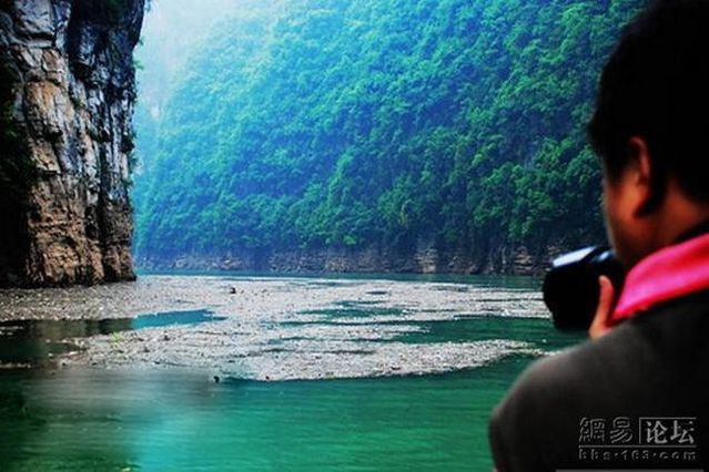 The pure waters of one Chinese river (8 pics)