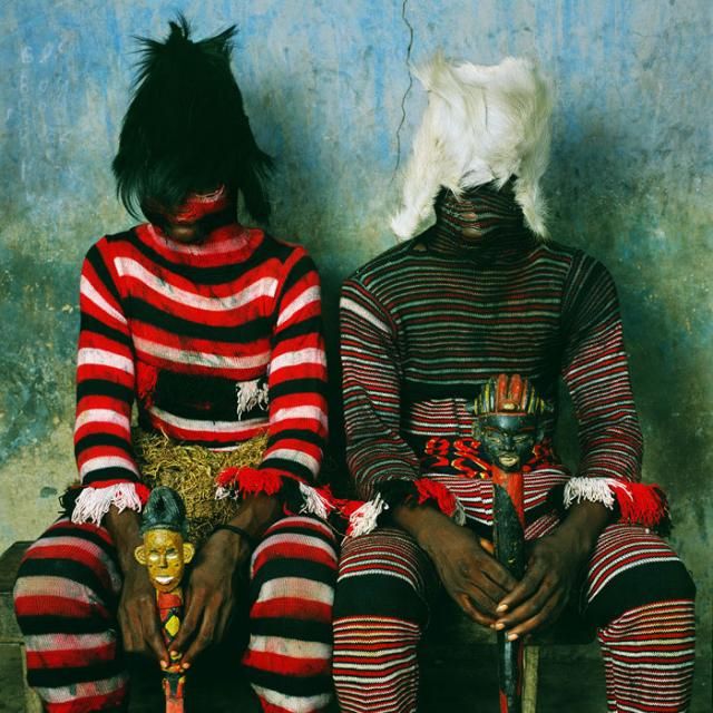 Masquerade costumes in West Africa (10 pics)