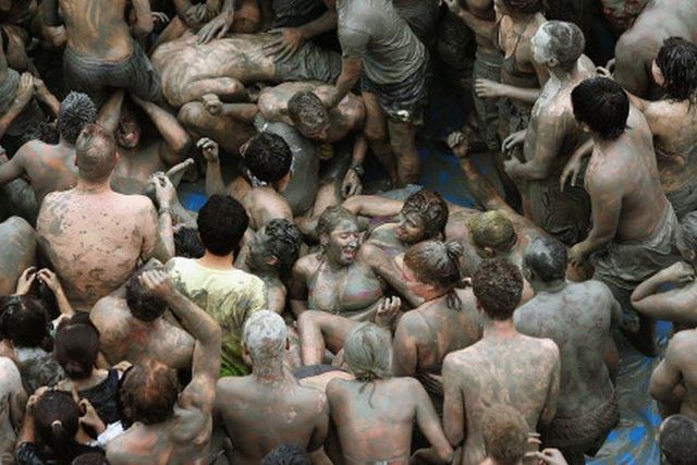 Boryeong Mud Festival 2009 – world’s dirtiest festival! (22 pics)