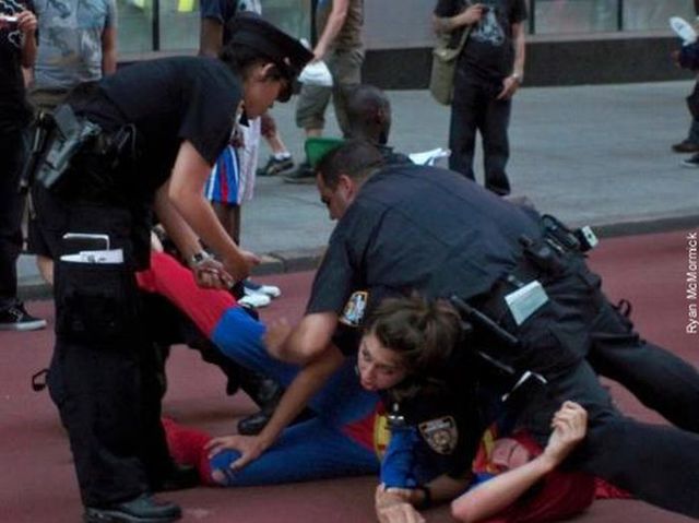 Who’s stronger: Cops or Superman? (7 pics)