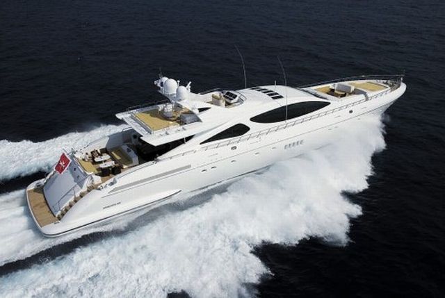 The yacht for 29.5 million Euros (16 pics)