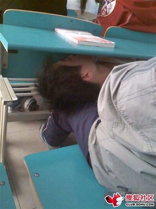 How to sleep during a lesson (6 pics)