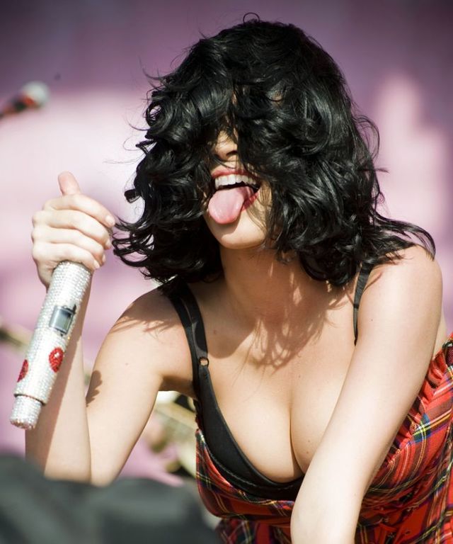 Katy Perry performing at the “T in the Park” music festival in Kinross, Scotland (20 pics)
